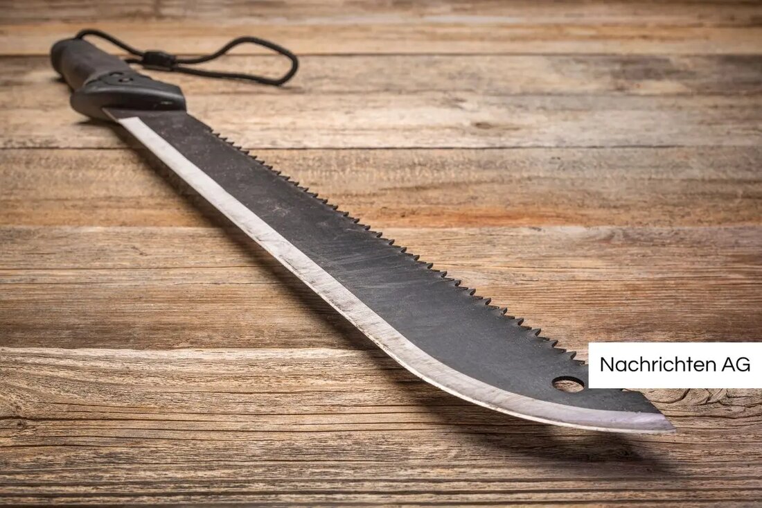 Ein 19-Jähriger wurde in Aue-Bad Schlema bei einem Streit mit einem Messer verletzt. Hintergründe unklar, vier weitere Personen betroffen.