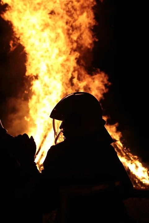 82-Jährige sicher aus Gleisen gerettet: Dramatische Rettungsaktion in Frankfurt