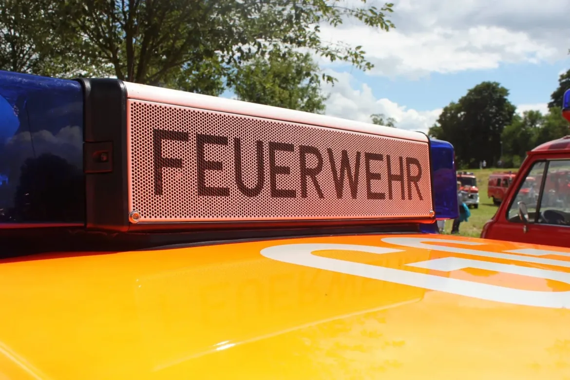 Brandserie in Nürnberg: Feuerwehr rettet Bewohner aus brennendem Dachstuhl