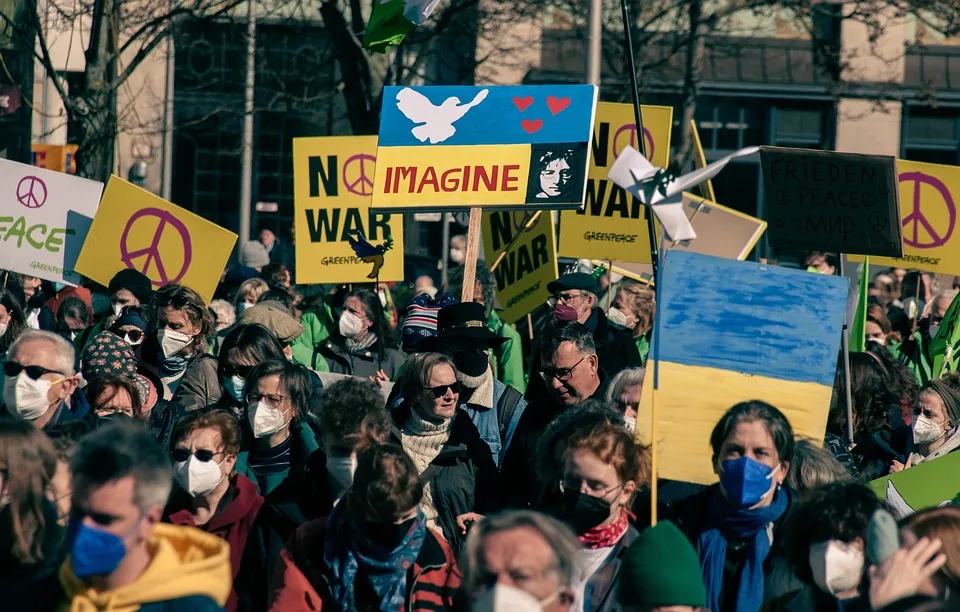 Demonstrationen in Sachsen: Tausende für Demokratie und Menschenrechte