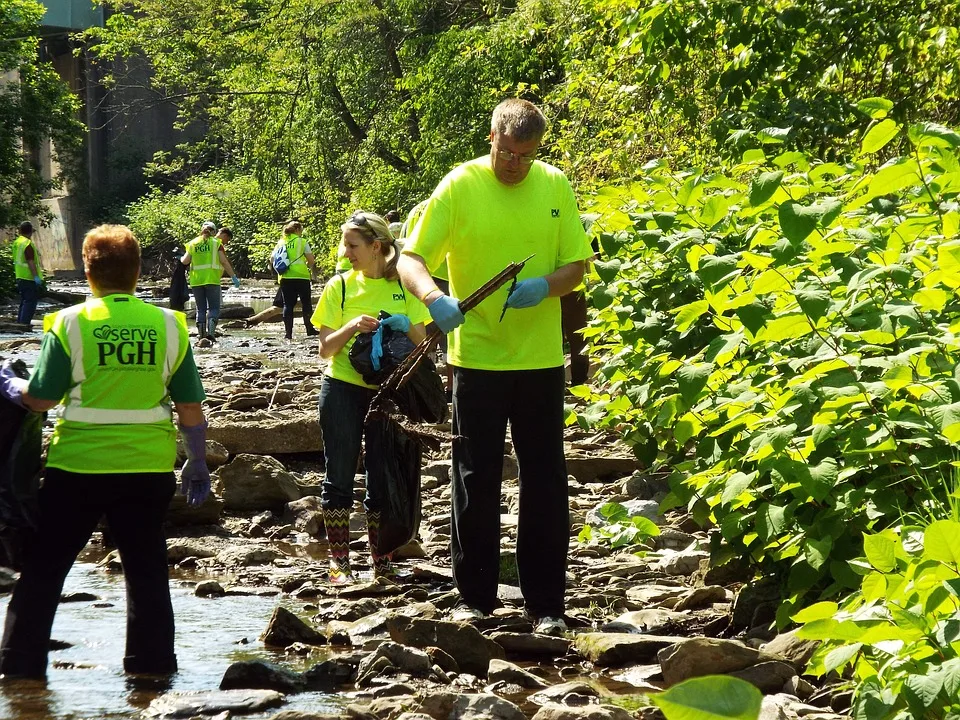 Erfurt putzmunter: Ehrenamtliche starten Welt-Cleanup-Tag 2024