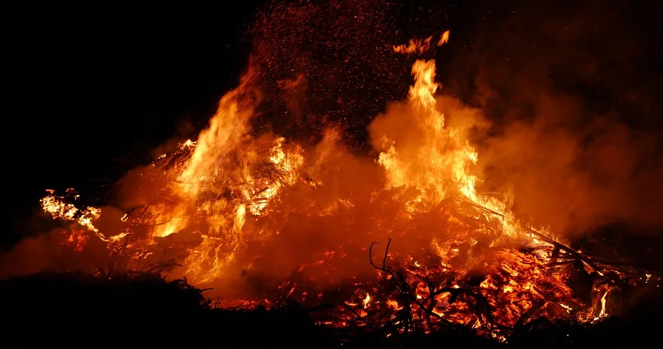 Feuer im Holzschuppen: Polizei sucht Zeugen in Stephanskirchen