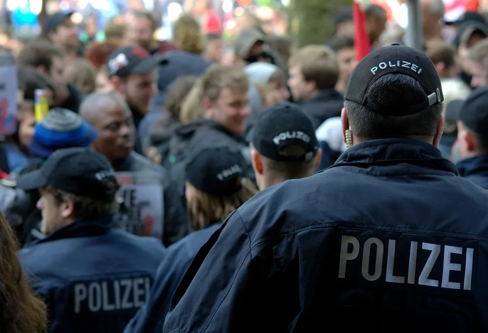 Jena: Tausende demonstrieren gegen AfD und verhindern Höckes Auftritt