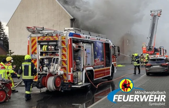 Küchenbrand in Mönchengladbach: Feuerwehr rettet Bewohner aus Gefahr