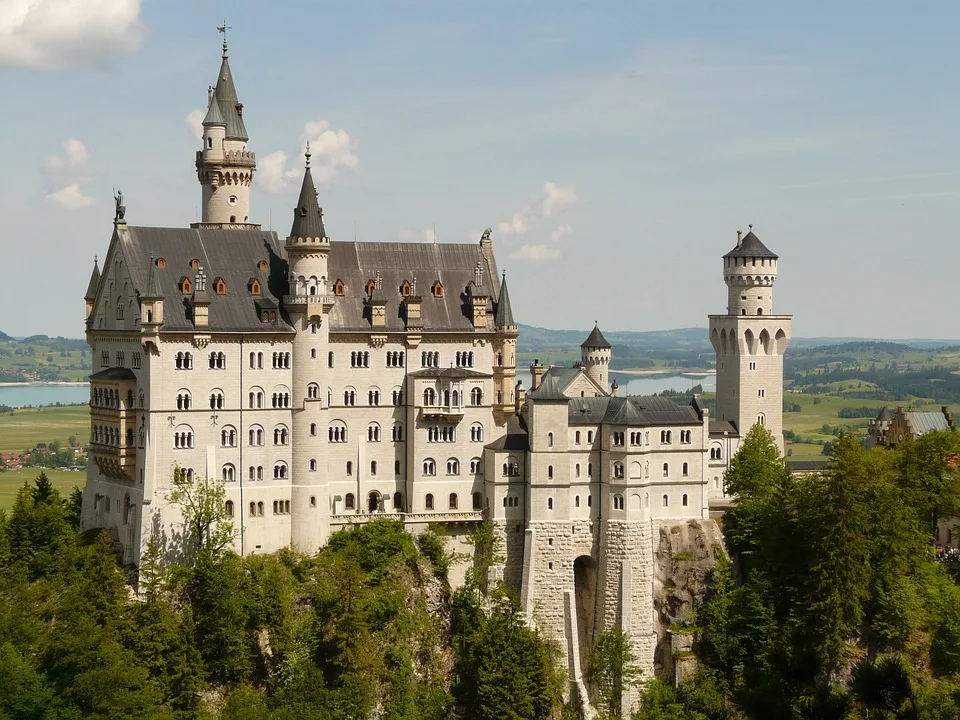 Lichterzauber zum 179. Geburtstag von Ludwig II. in Linderhof