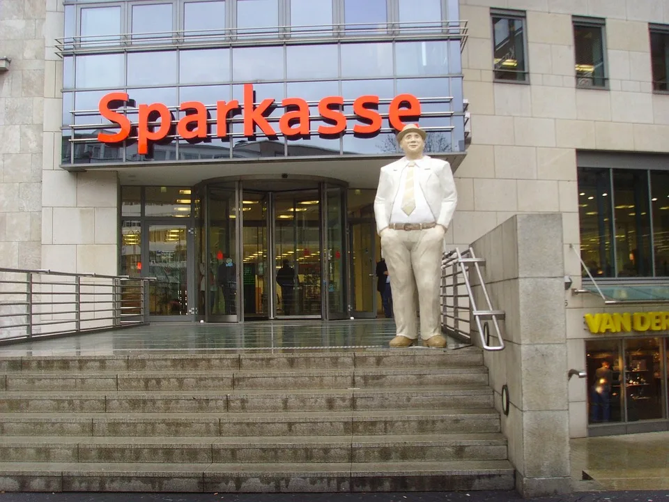 Neueröffnung der SB-Filialen: Sparkasse kämpft gegen Automatensprenger