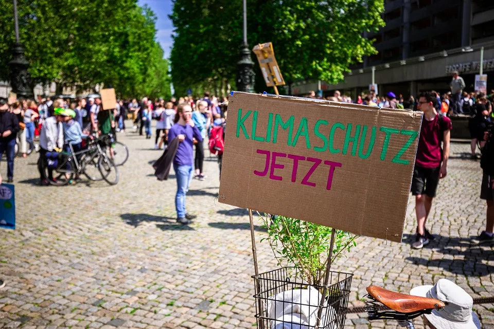 Protestaktion in Hamburg: Bürger wehren sich gegen MSC-Deal im Hafen