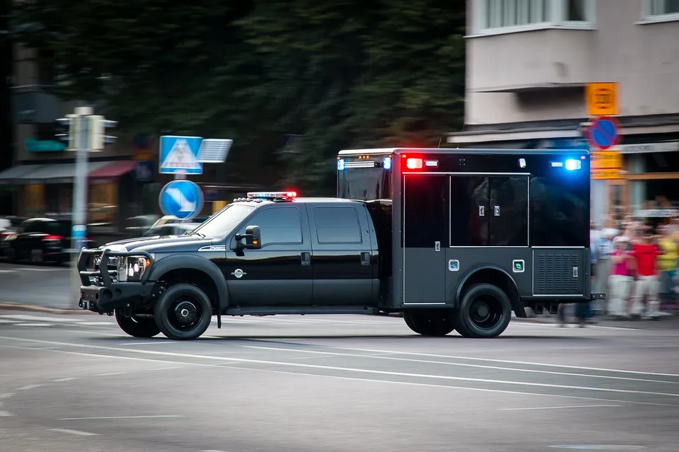 Raserei auf B55: Polizei sucht Zeugen nach gefährlicher Flucht