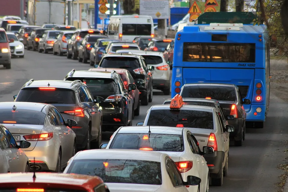 Rückreiseverkehr am Wochenende: Voller Autobahnverkehr erwartet!