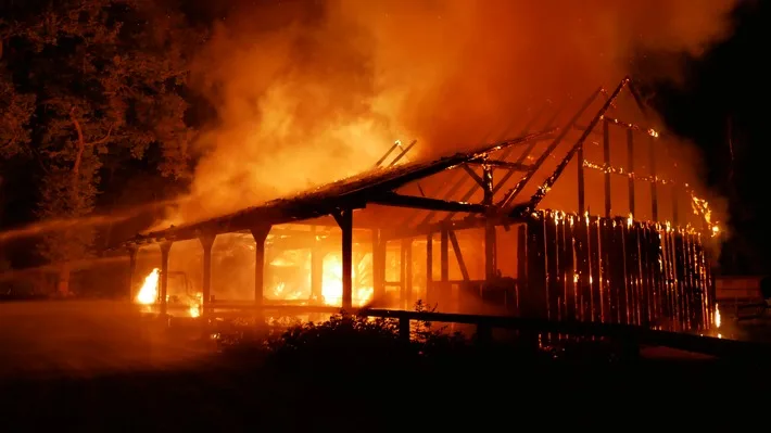 Schneller Einsatz: Scheunenbrand in Altencelle unter Kontrolle