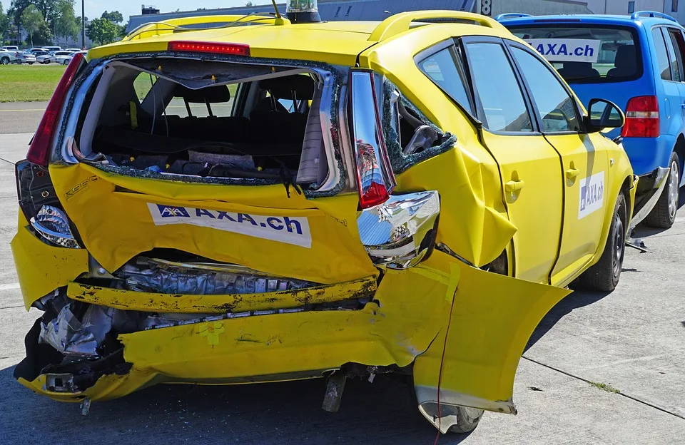 Schwerer Unfall auf der B38: Beifahrer schwer verletzt bei Kollision