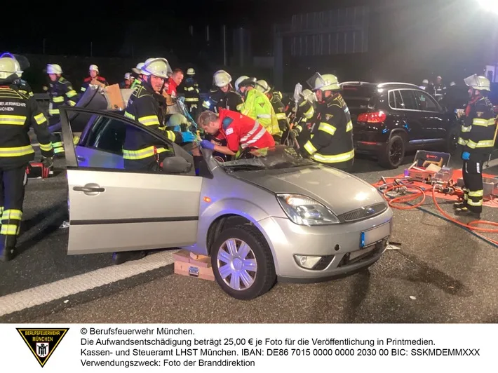 Schwerer Verkehrsunfall auf A99: Mehrere Verletzte und Rettungseinsatz in Aubing