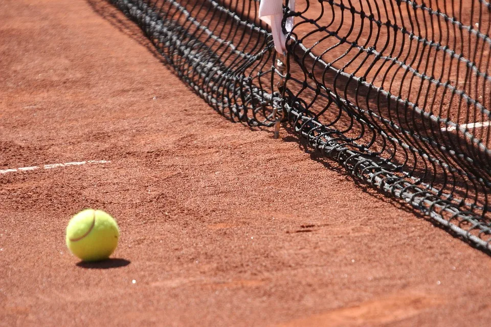 <p><strong>Tennis-Spielspaß in Göttelfingen: 20 Kinder erlernen Sportarten-Geheimnisse</strong></p>