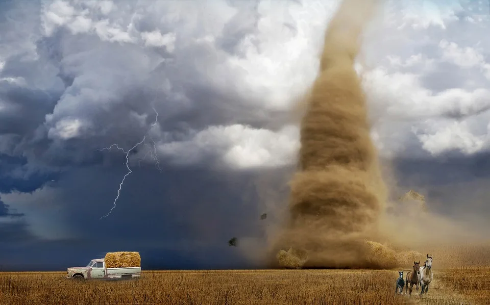 Tornado verwüstet Attendorn: Feuerwehr im Dauereinsatz nach Sturm