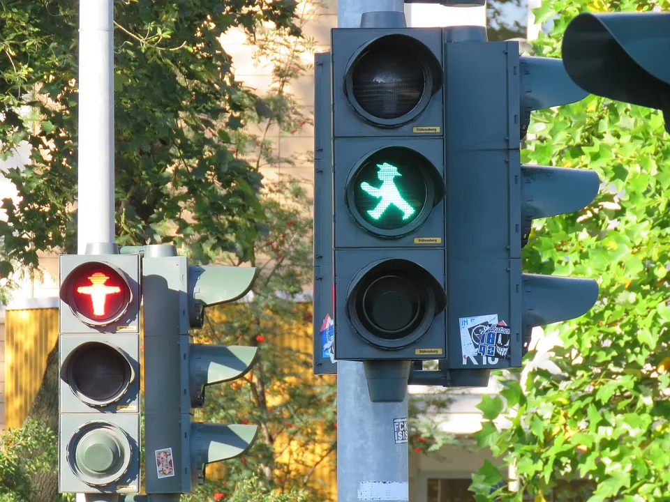 Tragischer Verkehrsunfall in Füchtorf: 20-Jähriger erliegt Verletzungen