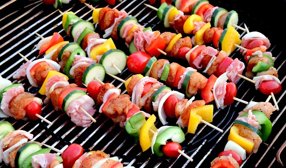 Umweltfreundlich grillen: Tipps für nachhaltige Grillkohle und Zündhilfen