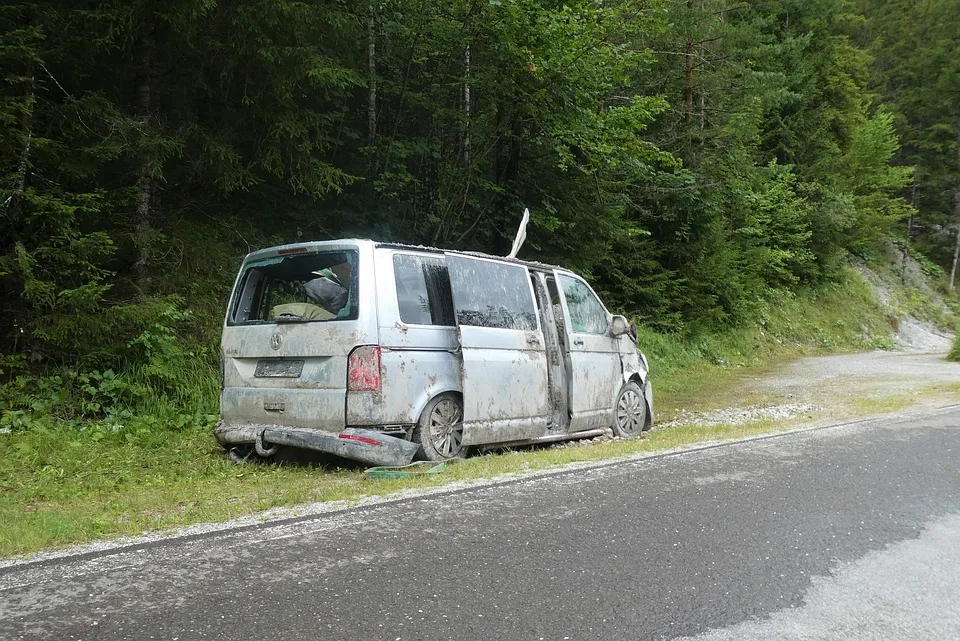 Unfall in Gars am Inn: Vier Verletzte nach Kollision auf Hauptstraße