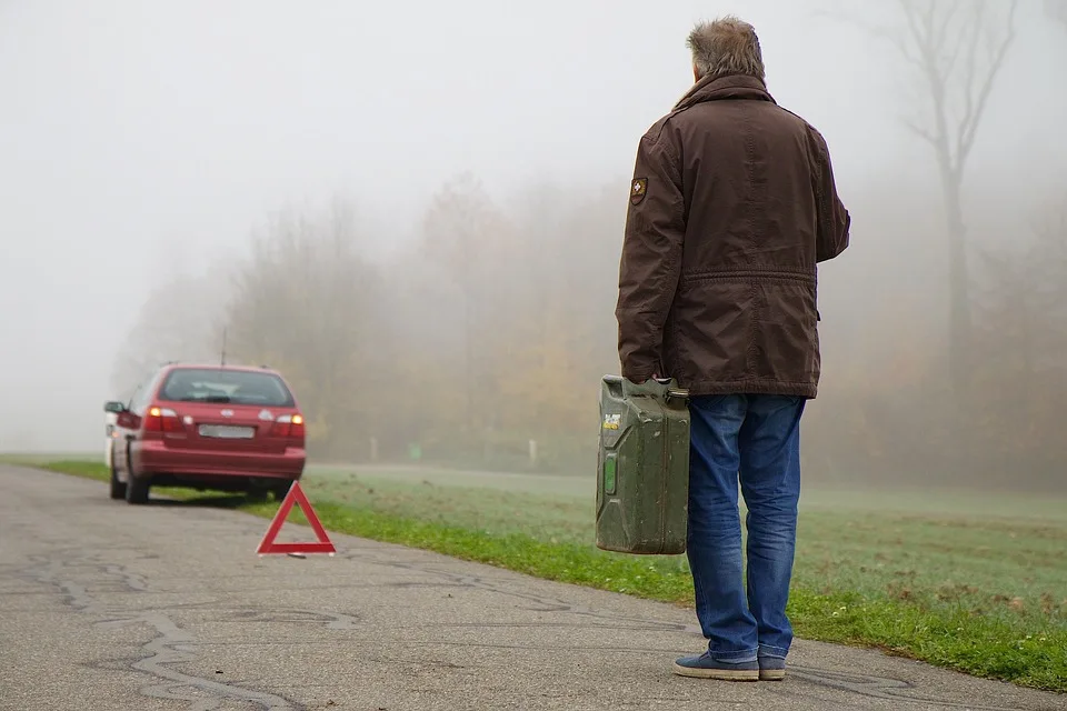 Verkehrsunfall auf B104 bei Holdorf: Fahrer mit 2,47 Promille verletzt