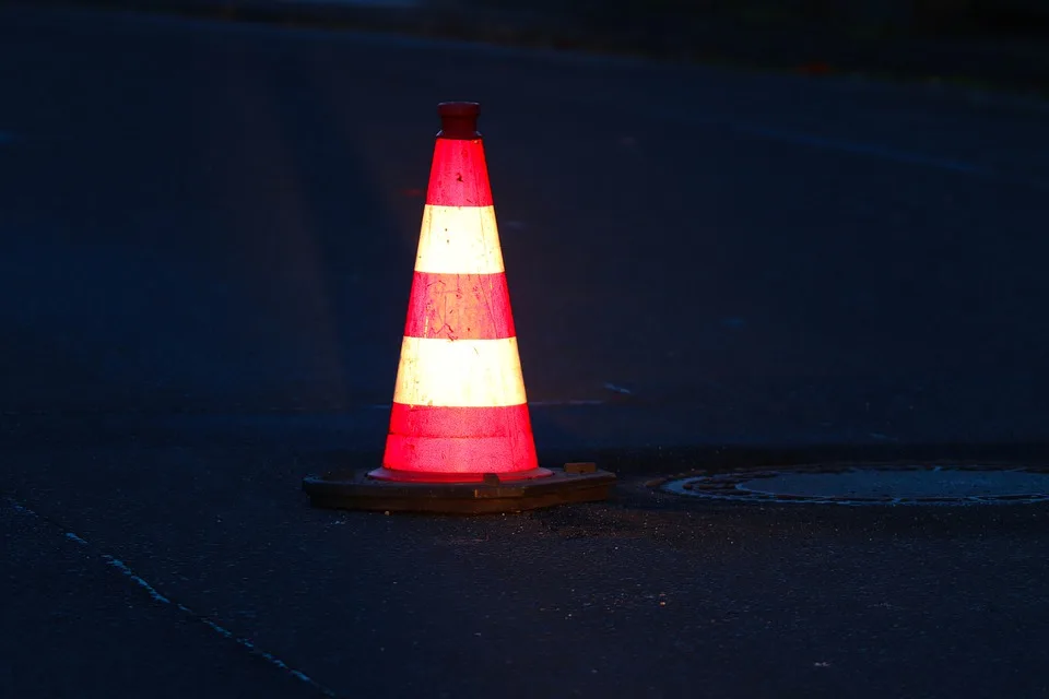 Verkehrsunfall in Ehrenberg – 18-Jährige verletzt und Fahrzeug Totalschaden