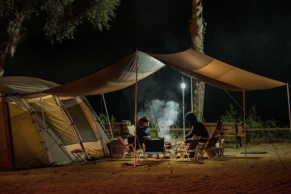 Vermeintliches Camping-Idyll: Das geheimnisvolle ‚Love-Mobile‘ am Wegesrand