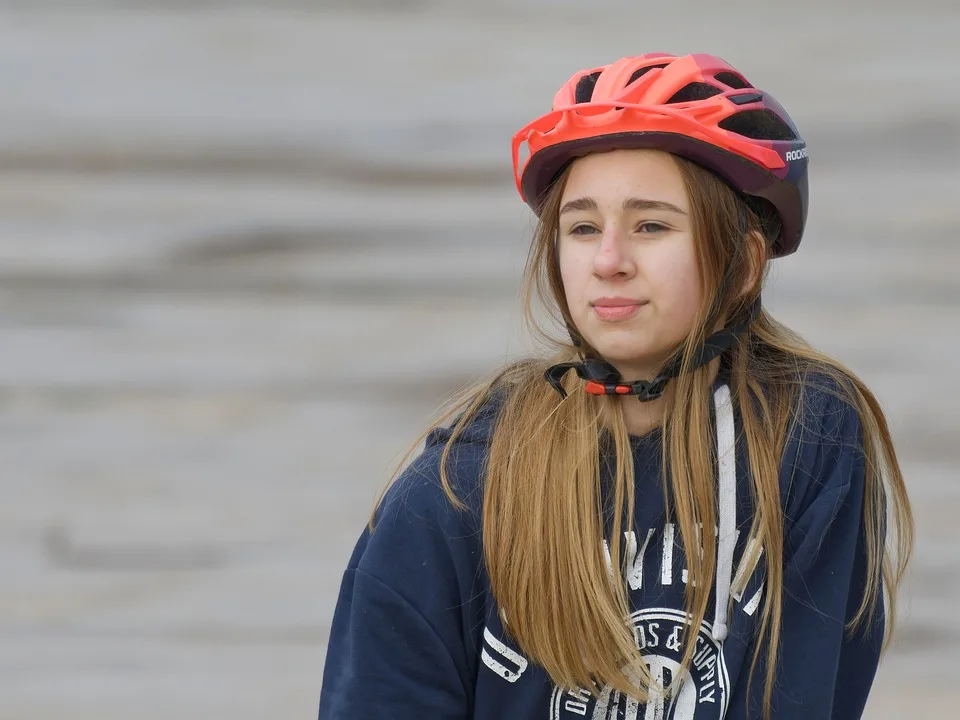 Zeugen gesucht: Radfahrerin nach Unfall in Krefeld verletzt