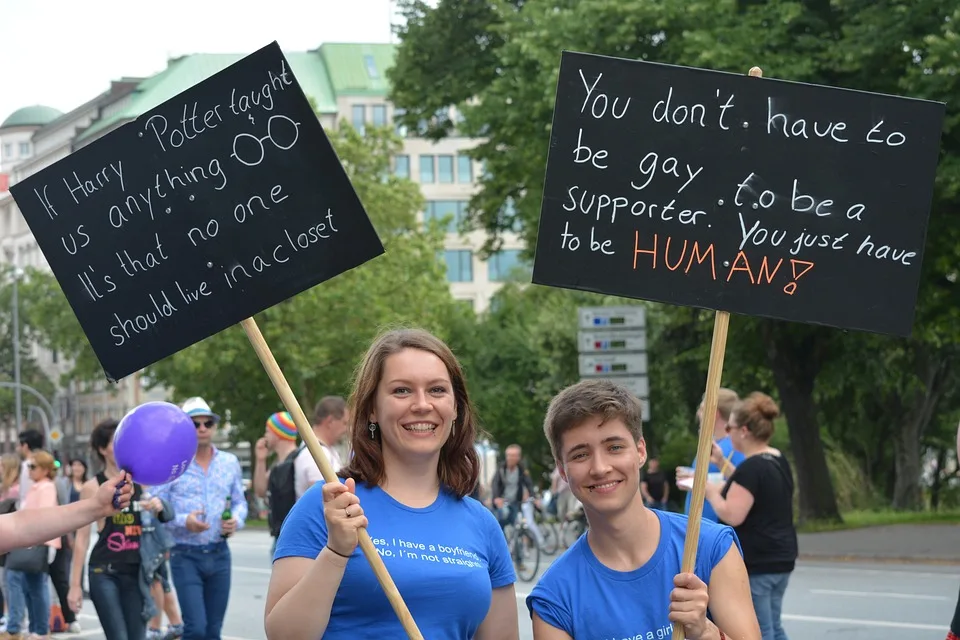 „CSD in Bremen: 22.000 Menschen für Vielfalt und Toleranz auf den Straßen“