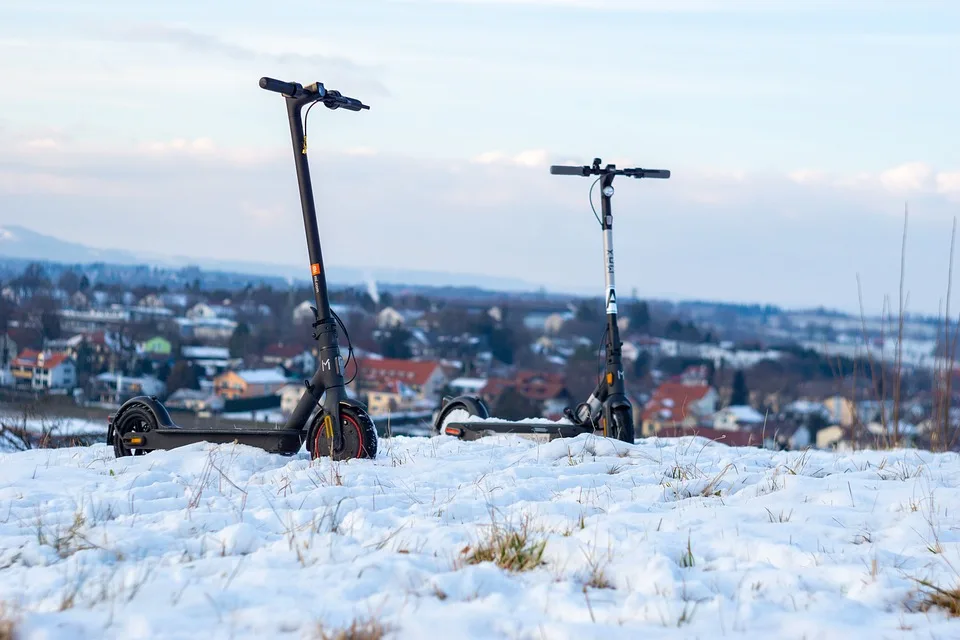 „Neue E-Scooter-Abstellflächen in Kaiserslautern: Stadt sorgt für Ordnung“