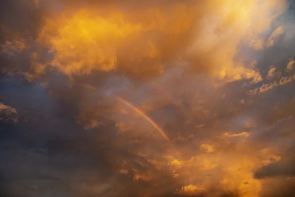 „Regenbogen nach dem Sturm: Teutonia Weiden siegt im Waldstadion“