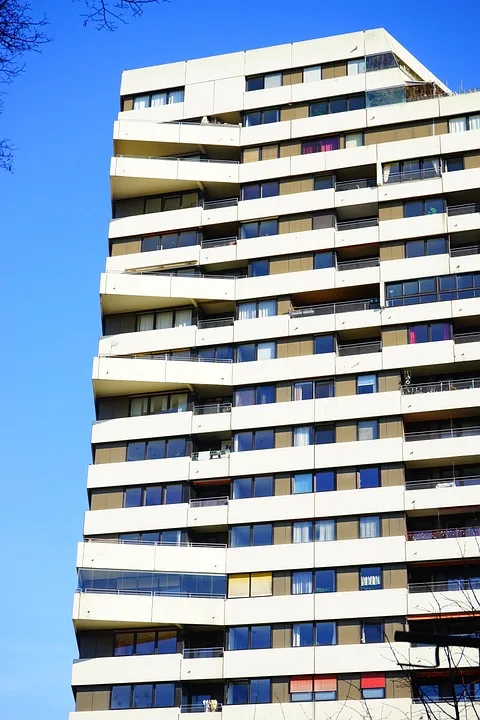 „Wohnen im Kreis Lindau: Dringender Neubau gegen Leerstand und Sanierungsstau“