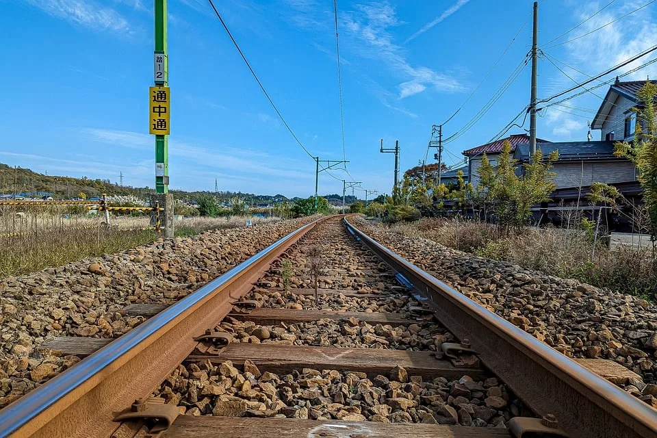 Bahnbetriebsunfall in Stralsund: Lokomotive entgleist, Zugverkehr gestört!