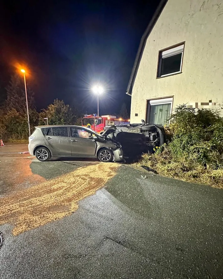 Drama auf Detmolds Straßen: Pkw-Kollision vor Wohnhaus!