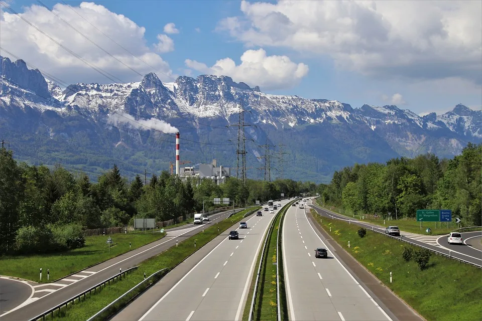 Dritte Kollision auf A2 innerhalb einer Woche: Stau und Verletzte