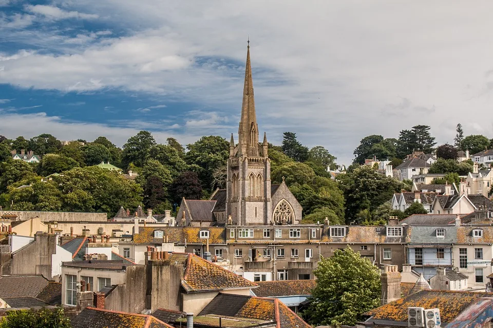 Entdecken Sie Englands versteckte Schätze: Von Cornwall bis Scarborough!