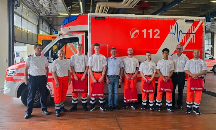 Erster Lehrgang für Notfallsanitäter bei der Feuerwehr Bremerhaven gestartet