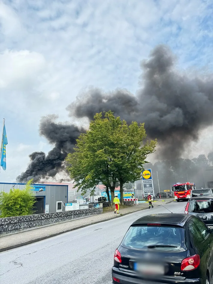 Feuer in Erkrath: Zwei Einsätze fordern die Feuerwehr am Dienstag