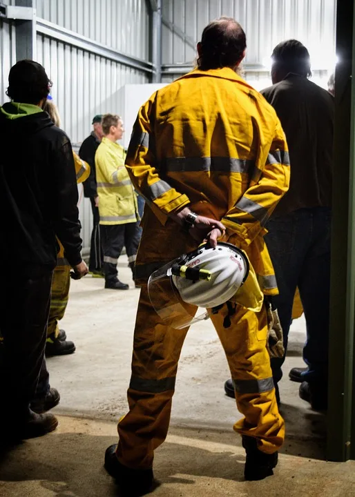 Feuerwehr Lasfelde übt Brandbekämpfung auf Stoppelfeld – Sicherheit im Fokus