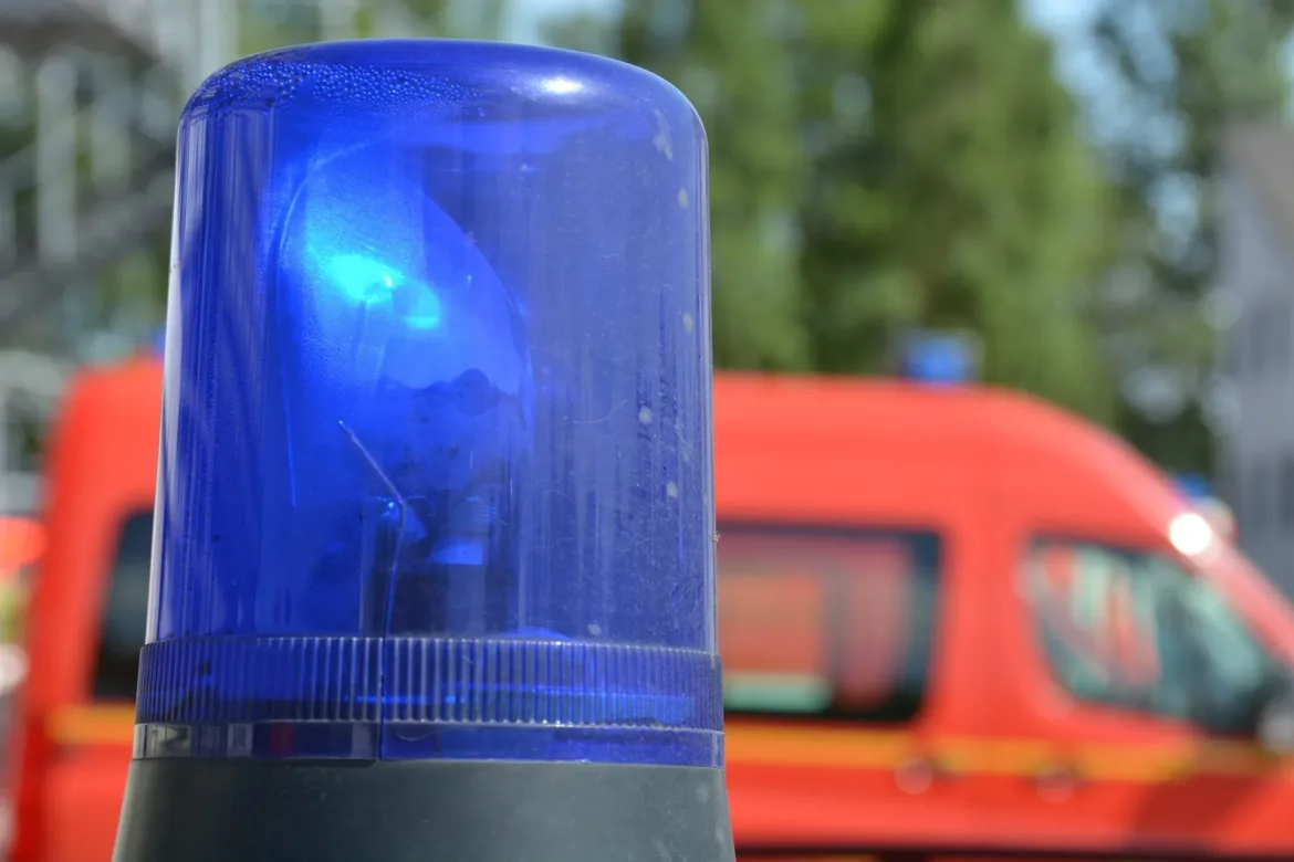 Heldentat der Feuerwehr: Rollstuhlfahrer aus Hochwasser der Isar gerettet!