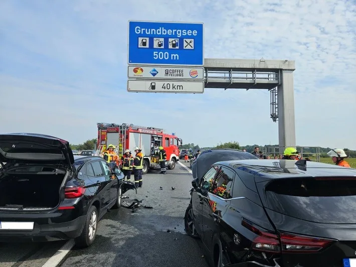 Großaufgebot nach Unfall auf A1: 7 Verletzte bei MANV 7