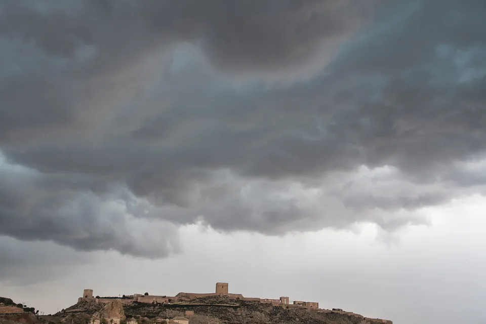 Hitzewarnung und Gewitter: Frankfurt bereitet sich auf turbulentem Wetter vor