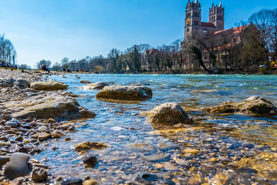 Isar unter Wasser: München übersteht Hochwasser ohne größere Schäden!