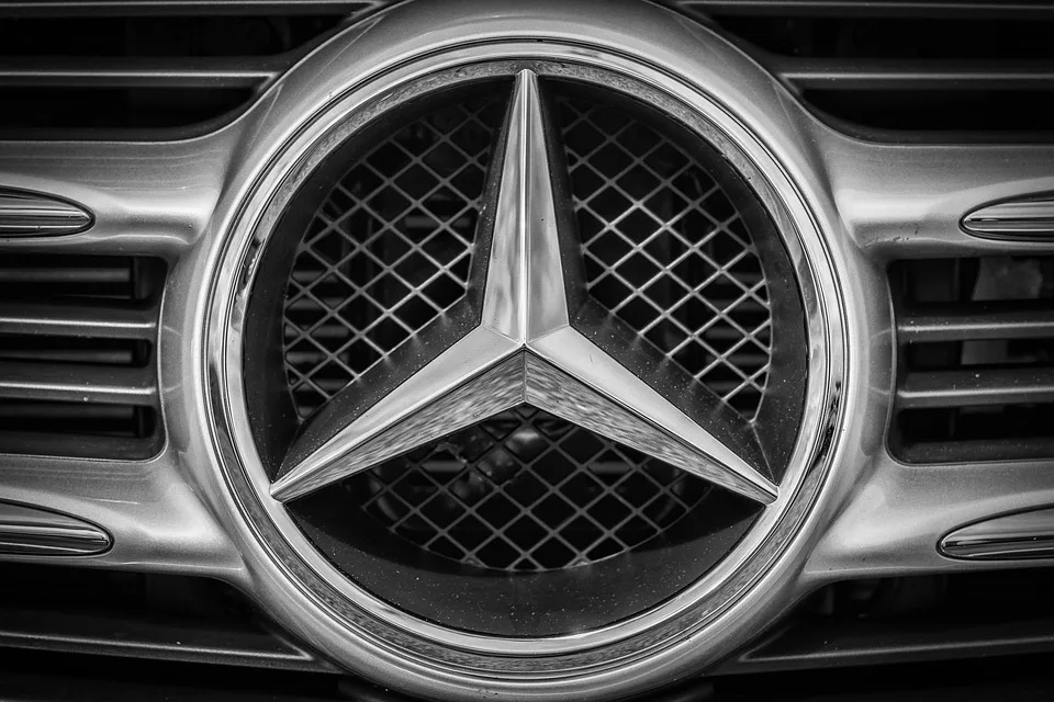 Mercedes-Benz senkt Prognose: China bremst Luxusautos ab!