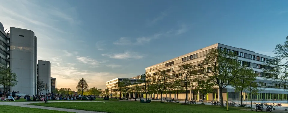 Neuer Glanz für Bielefeld: Sanierung des Universitätshauptgebäudes abgeschlossen