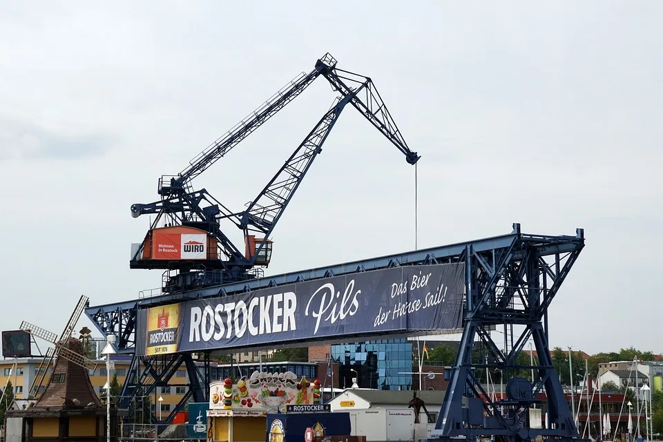 Neues aus Rostock: Feuerquallen und Café Heumond schockieren die Stadt