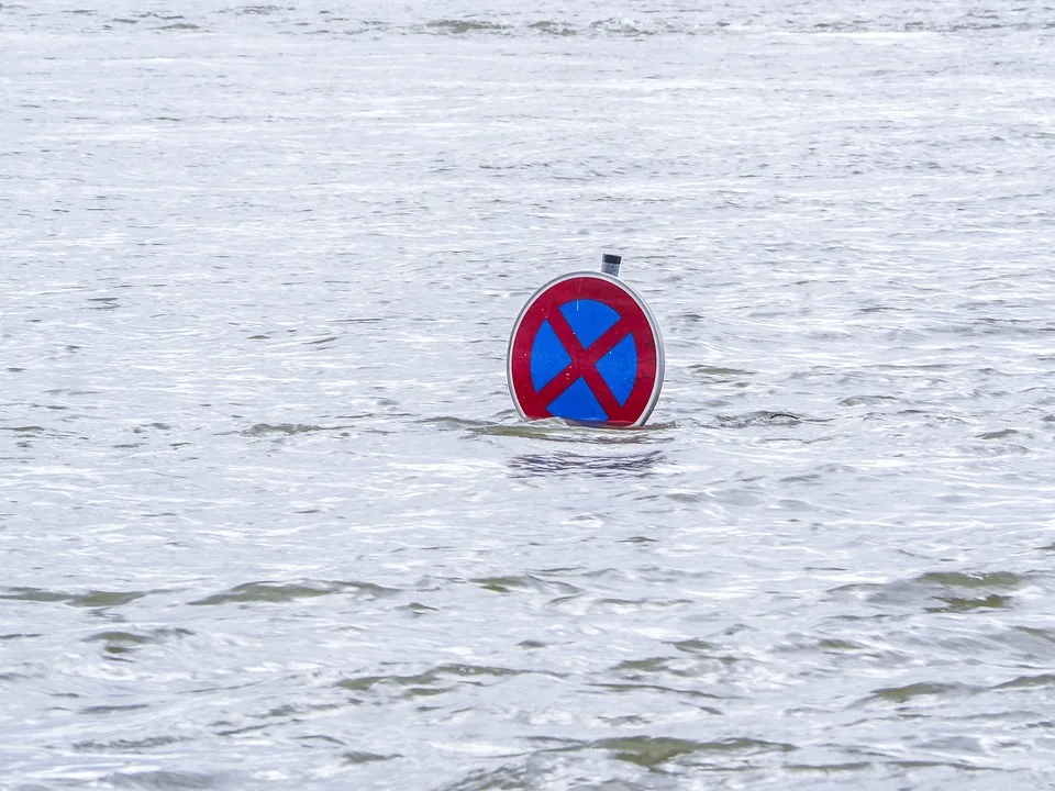 Notstand in Tschechien: Tausende fliehen vor drohendem Jahrhundert-Hochwasser!