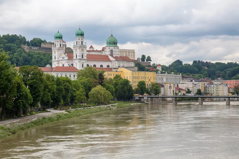 Passau in Alarmbereitschaft: Gefahr durch steigende Flüsse!