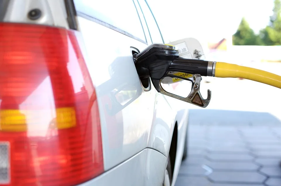 Preisschock in Thüringen: Tankstelle zeigt unglaubliche 9,99 Euro pro Liter!