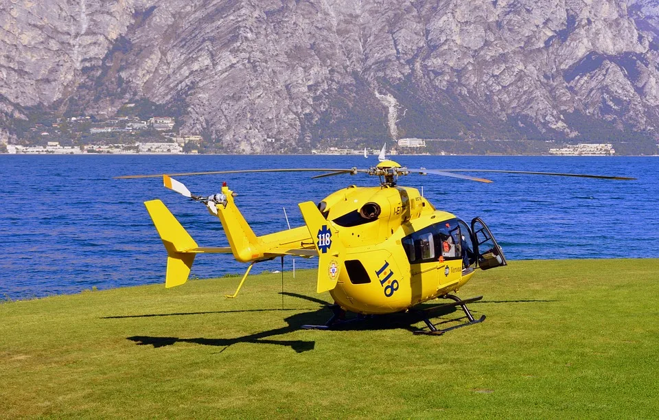 Schwerer Unfall auf BAB 4: Drei Verletzte und Haftbefehle entdeckt