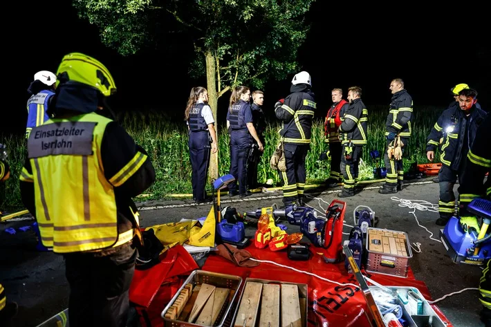 Schwerer Unfall auf der Alten Poststraße: Fahrer eingeklemmt gerettet