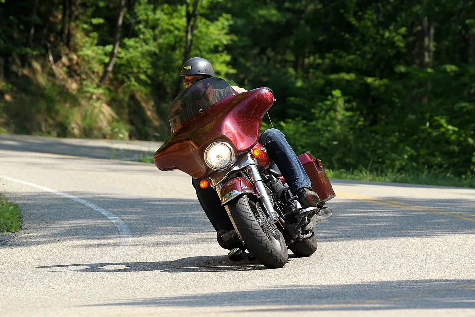 Schwerer Unfall im Alb-Donau-Kreis: Motorradfahrer bei Zusammenstoß verletzt