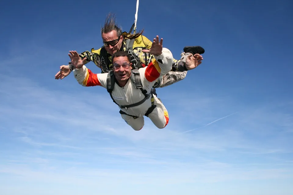 Skyhigh Abenteuer: Leutkirchs Luftlandeplatz zieht Flieger und Mutige an!